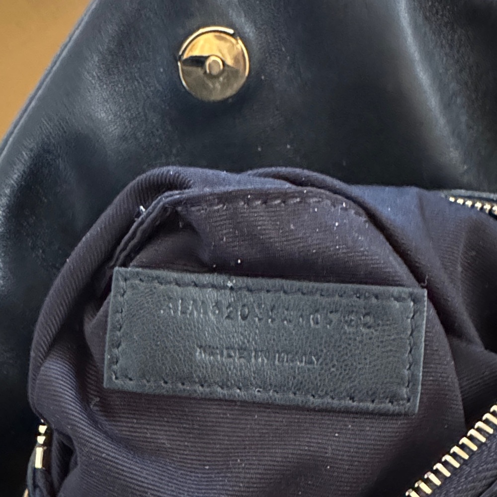 Yves Saint Laurent toy loulou Black puffer Leather Bag with Gold Chain - Picture 2 of 8